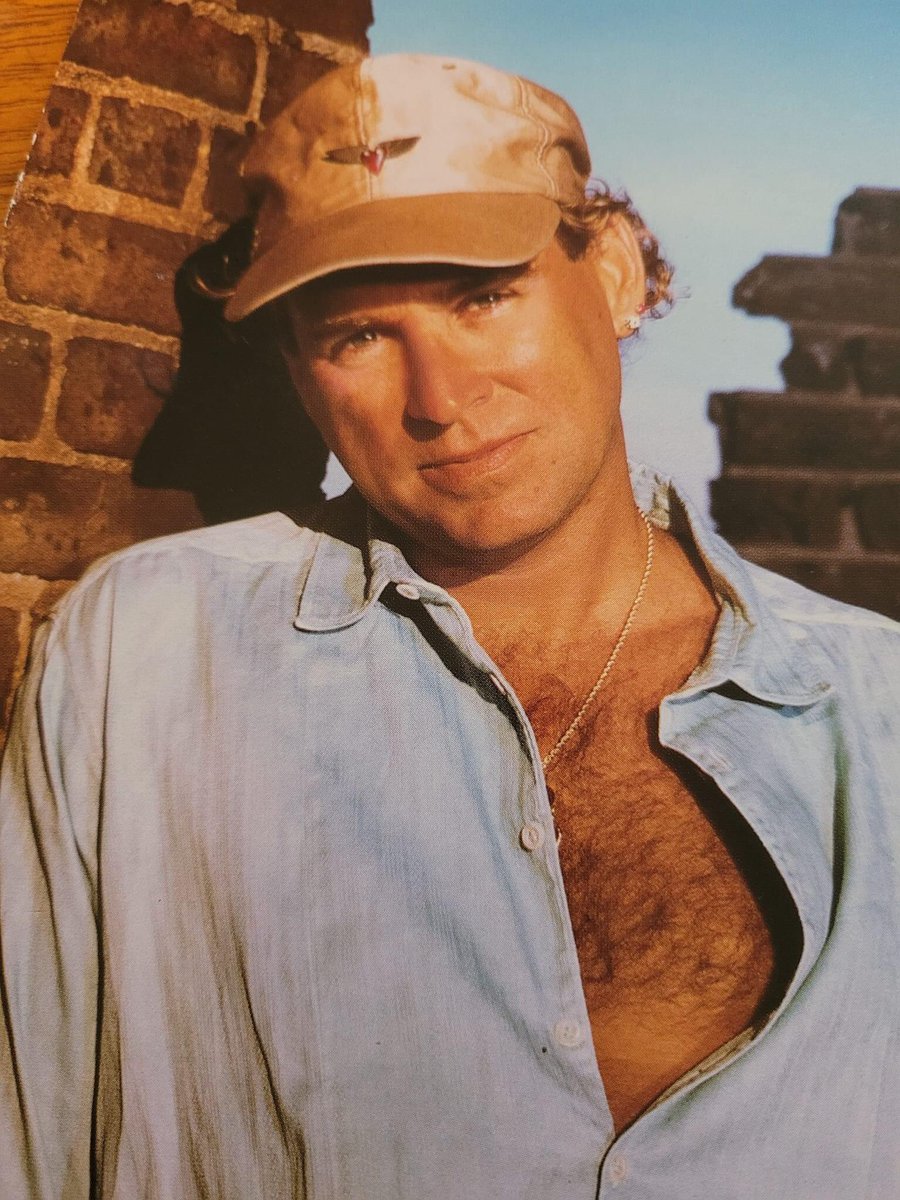 DailyBuffettX's tweet image. I'm king, king of somewhere hot
Where the music in my soul
Makes me start to lose control
I could melt right on the spot
I'm king of somewhere hot