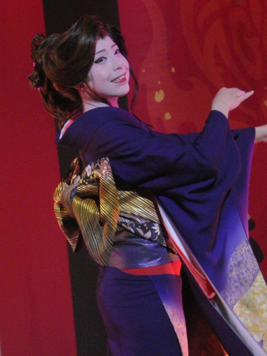 2025年7月11 日 
横浜 #三吉演芸場
#劇団輝 公演
#葵たけし 座長
昼の部　舞踊ショー
#桃色さくら
🎵暁月夜
🌟🌟🌟💖💖💖✨✨✨