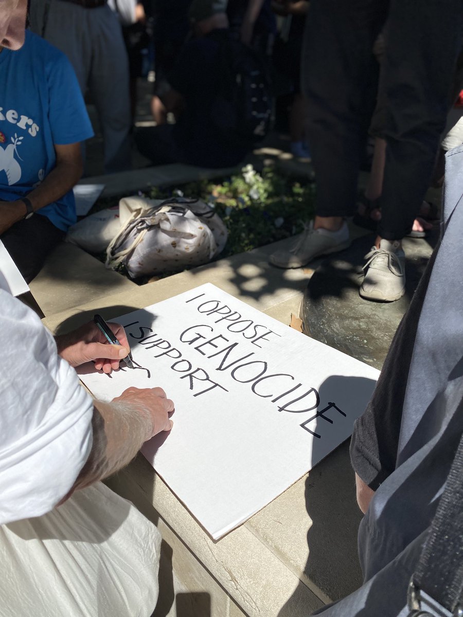 BREAKING - ~40 ARRESTS IN PARLIAMENT SQ.

Over 300 police officers have been seen to carry away dozens of people from the foot of statues of Nelson Mandela and Gandhi for alleged “terrorism offences”.

Those arrested are accused of holding signs in support of Palestine Action