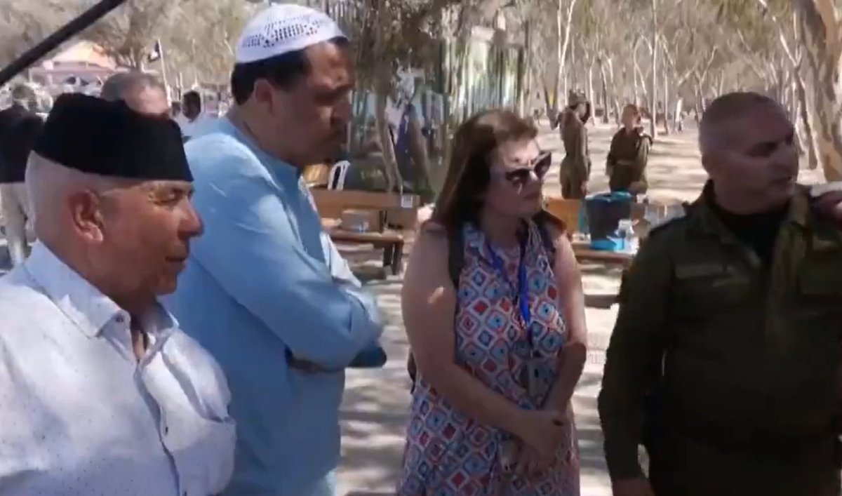 Charlies Ingalls Le Vrai 🤠🐑🐄🐔🐎🤓 (@charliesingalls) on Twitter photo 🇵🇸 L'image d'Israël dans le monde est tellement catastrophique qu'il doit désormais faire appel à des personnages sans intérêt du genre de Chalghoumi pour essayer de redorer son blason !
=====
N'oubliez pas de suivre ce compte <a href="/CharliesIngalls/">Charlies Ingalls Le Vrai 🤠🐑🐄🐔🐎🤓</a> pour plus d'informations ! 🇵🇸 L'image d'Israël dans le monde est tellement catastrophique qu'il doit désormais faire appel à des personnages sans intérêt du genre de Chalghoumi pour essayer de redorer son blason !
=====
N'oubliez pas de suivre ce compte <a href="/CharliesIngalls/">Charlies Ingalls Le Vrai 🤠🐑🐄🐔🐎🤓</a> pour plus d'informations !