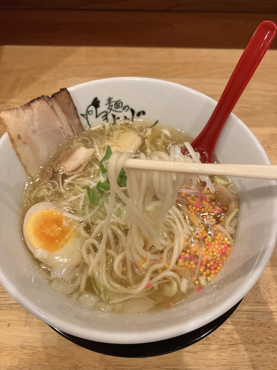 _mn327's tweet image. 気になってた麺のようじのラーメン🍜🐓
めっちゃ美味しかった😍