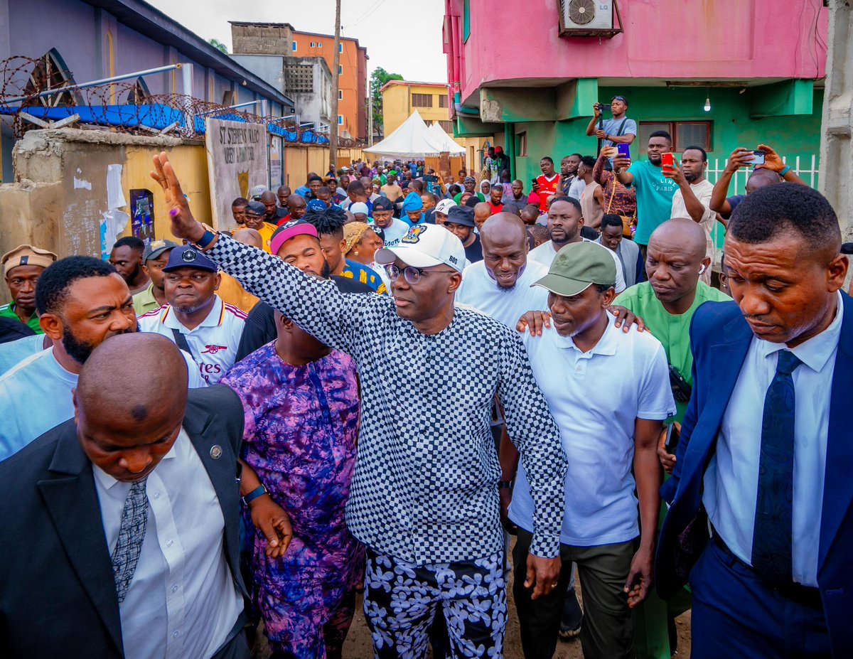 Our Leader, Gov <a href="/jidesanwoolu/">Babajide Sanwo-Olu</a> and the First Lady voted at St. Stephen Primary School, Okepopo, Lagos Island.

"The local govt elections affect our daily lives in very real ways, things like roads, waste collection, markets, and schools.." - Gov <a href="/jidesanwoolu/">Babajide Sanwo-Olu</a> 
#LagosLGAElection