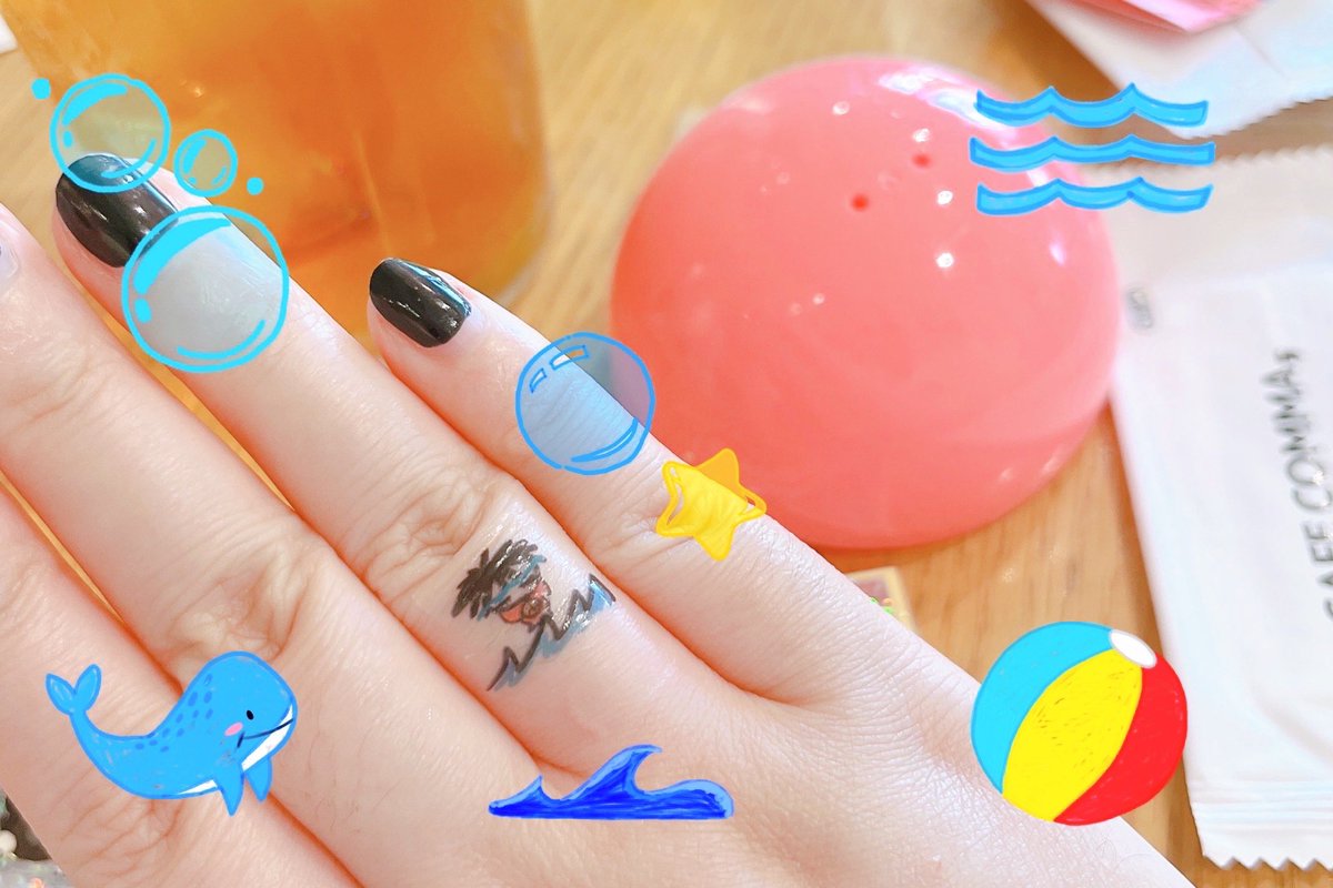 큐피드 카페 도착하자마자
땡볕속에서 ㅋㅋㅋㅋ 인사나누고
손에 쥐어주신 스티코들🌼

냉큼 붙여봤어여🩵
지속력도 좋고 엄청 귀여움.....!

이이님 (<a href="/_0101_11/">이이_🏀</a> )
감사합니다😆💜