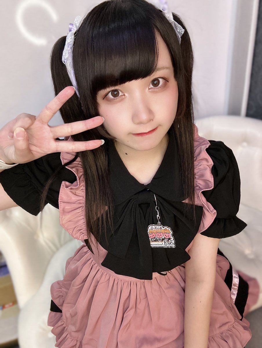 🥳おきゅおわ🥳

3周年EV2日目❣️❣️
今日は懐かしの黒ピンク着たよ🖤🩷
懐かしいのに新鮮でなんだか楽しかったーっ🎶
周年アクキーもみんないっぱい買ってくれてありがとうW
ぽんやチェキほんとにありがとう🥰思いもよらない人が頼んでくれたりほんとに嬉しかったよー❤️‍🔥明日も楽しみ🥹