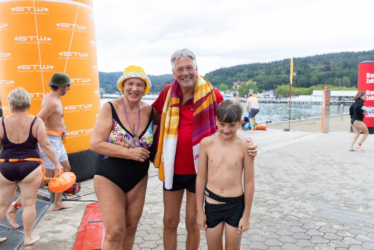 PeterKaiserSP's tweet image. „Schwimmen statt Baden“ hieß es heute wieder am Wörthersee. Über 400 Bewegungsbegeisterte nahmen gemeinsam mit mir die 1,2 KM lange Schwimmstrecke in Angriff - jüngster Teilnehmer7, die älteste Teilnehmerin 80.
Alles Infos 👇
ktn.gv.at/Service/News?n…