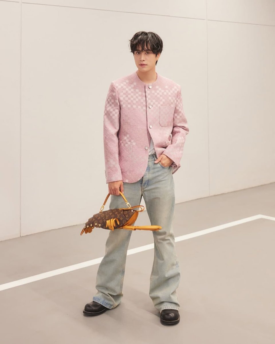 Proportions on point, details divine—LV never looked this effortless.

#LouisVuitton <a href="/LouisVuitton/">Louis Vuitton</a> 
#Gemini_NT #เจมีไนน์ <a href="/gemini_ti/">gemini_nt</a>