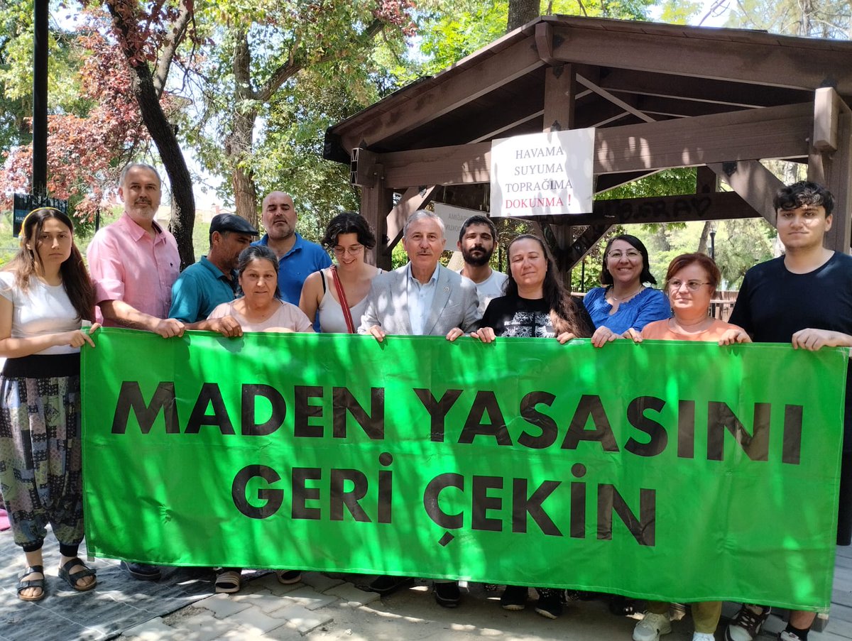 Ceyhan BAĞCI (@ceyhanbagci) on Twitter photo ÇED süreçlerinin etkinliğinin azaltıldığı, çevresel denetim ve kurum görüşlerinin geri plana itildiği, bölgesel ayrım yapılmadan vatan topraklarının bilinçsiz şeklide talan edilmesine sessz kalamayz.
<a href="/Ahmet_Davutoglu/">Ahmet Davutoğlu</a>
<a href="/selcukozdag/">Selçuk ÖZDAĞ</a>
<a href="/GelecekPartiTR/">Gelecek Partisi</a>
<a href="/Gelecek_06/">Gelecek Partisi Ankara İl Başkanlığı</a>
#MadenYasasınıGeriÇek ÇED süreçlerinin etkinliğinin azaltıldığı, çevresel denetim ve kurum görüşlerinin geri plana itildiği, bölgesel ayrım yapılmadan vatan topraklarının bilinçsiz şeklide talan edilmesine sessz kalamayz.
<a href="/Ahmet_Davutoglu/">Ahmet Davutoğlu</a>
<a href="/selcukozdag/">Selçuk ÖZDAĞ</a>
<a href="/GelecekPartiTR/">Gelecek Partisi</a>
<a href="/Gelecek_06/">Gelecek Partisi Ankara İl Başkanlığı</a>
#MadenYasasınıGeriÇek