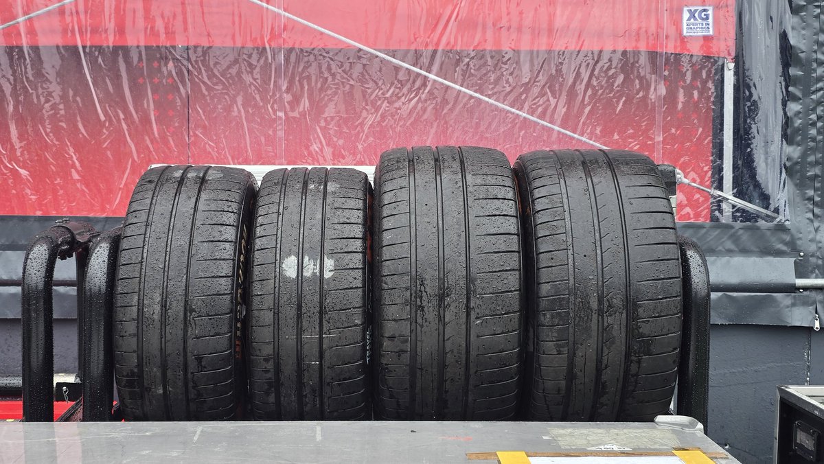 ScarbsTech's tweet photo. Just one @Hankook_Sport tyre spec lasts @FIAFormulaE for every event; dry-wet, indoor-outdoor, hot-cold, concrete-tarmac.
Each one is tracked/recycled & contains 35% recyclables.
#FEtech https://t.co/pTwDQmNpbk
