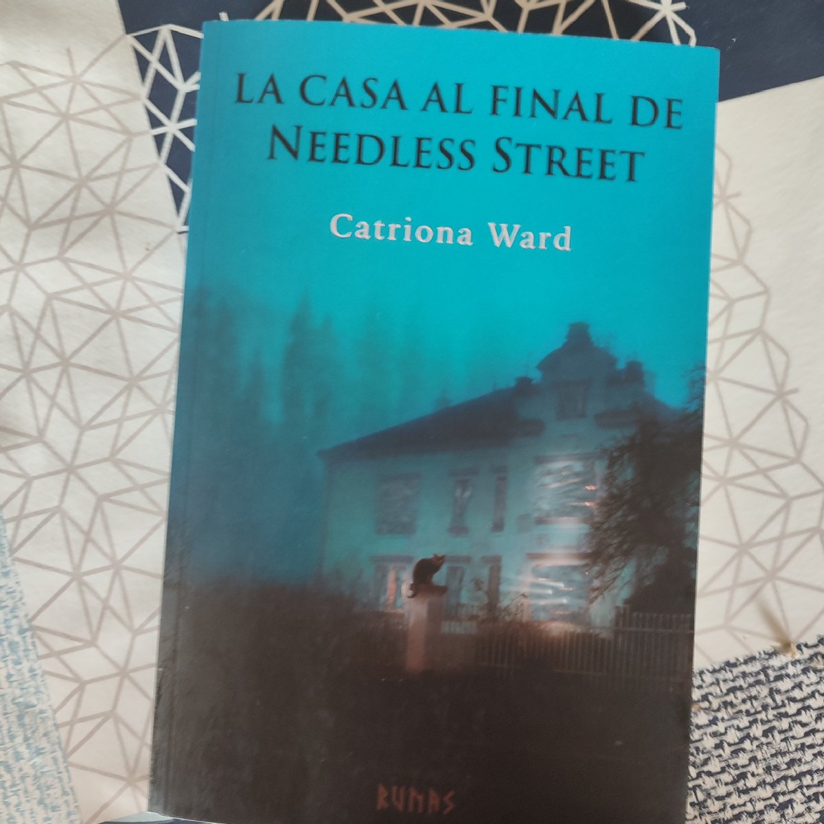 LeslieCattery's tweet photo. @GigameshTienda

Hoy he podido por fin pasarme por el templo y estás son las dos nuevas adquisiciones.

La nueva antología de 
@ed_valdemar
 de Folk Horror

La casa al final de  Needless Street de @Catrionaward
 De la editorial de @LeeRunas 

#CómoOdioGigamesh https://t.co/ETY5qPf6Yz