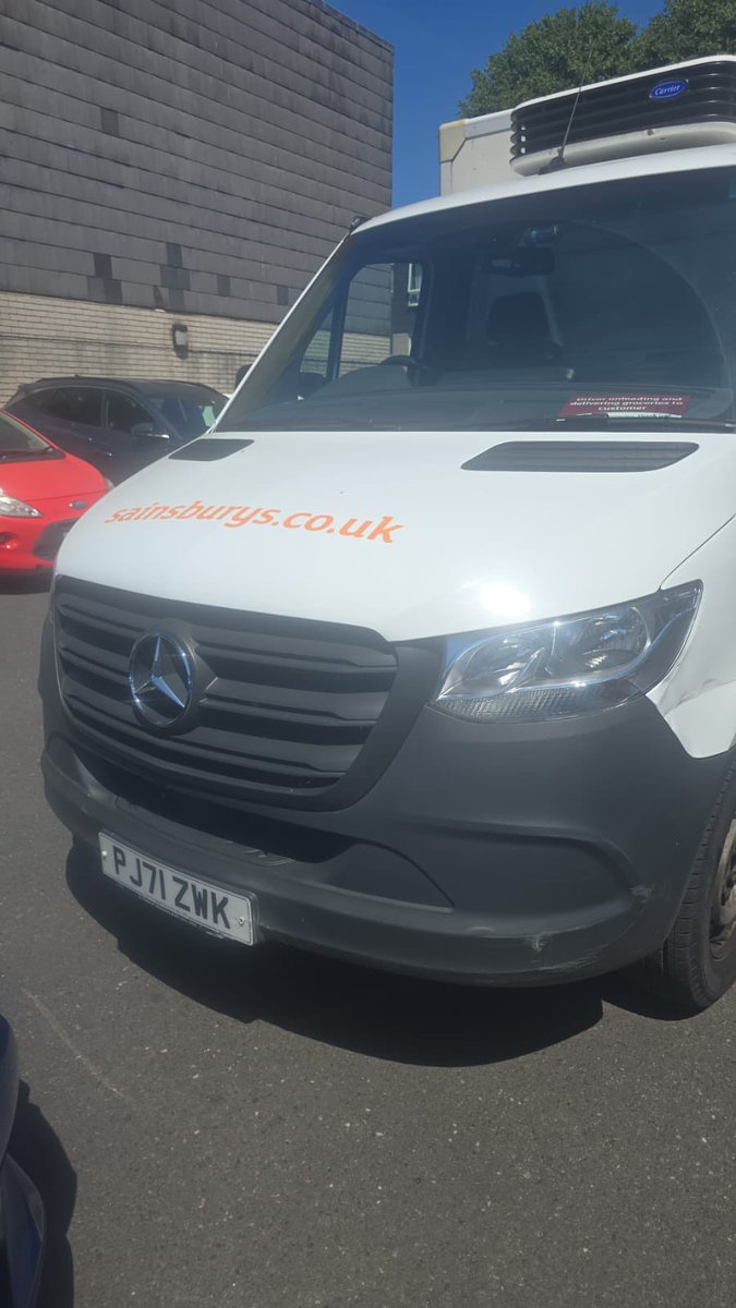 dpm10's tweet photo. @sainsburys Please inform your delivery drivers who park in residential areas to park in a proper way at least and leave space for others @ 14:00 Highland Road SE191DW , London. https://t.co/st1LVet5JU