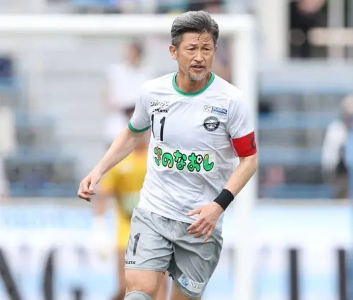 DaniJ_1995's tweet photo. Il clamoroso annuncio di King Kazu Miura: "Lo ammetto, mi piacerebbe giocare fino ad 80 anni. Mi fermerò solo quando sentirò di non poterlo più fare" 💙👑🇯🇵
#JFL #AtleticoSuzuka #Miura https://t.co/sxmWSKWjbE