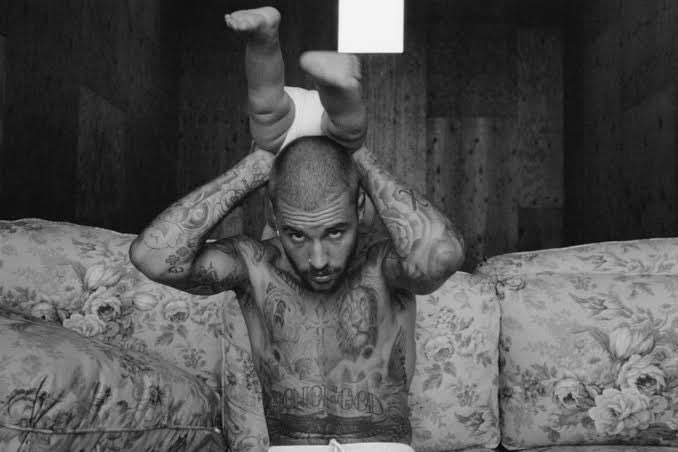 spotify_data's tweet image. ‘SWAG’ by @justinbieber debuts with 74.3 million streams on the Spotify global chart.