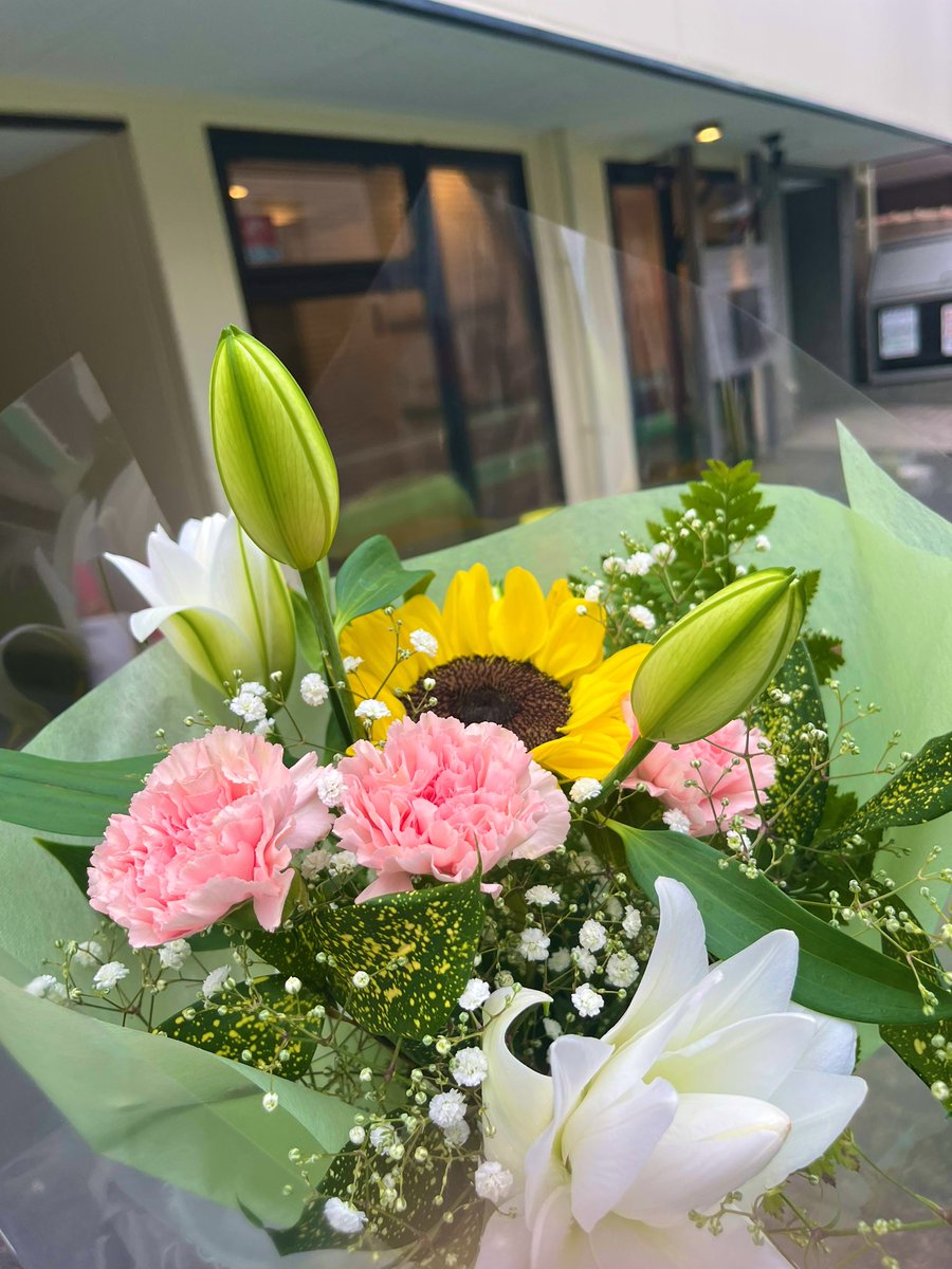 林玲花 (@reikaribu) on Twitter photo ひまわりの花言葉の1つは〝憧れ〟だそうです🌻
自分のお店を開業して10年間続けて努力されている宇野さんは、まさに〝憧れ〟🌻🤩
お話を聞けば聞くほど、すごいなあって
開業10周年!
改めておめでとうございます🎉
#monohair <a href="/dragondance18/">宇野和弘@町田美容院の知恵袋</a> ひまわりの花言葉の1つは〝憧れ〟だそうです🌻
自分のお店を開業して10年間続けて努力されている宇野さんは、まさに〝憧れ〟🌻🤩
お話を聞けば聞くほど、すごいなあって
開業10周年!
改めておめでとうございます🎉
#monohair <a href="/dragondance18/">宇野和弘@町田美容院の知恵袋</a>