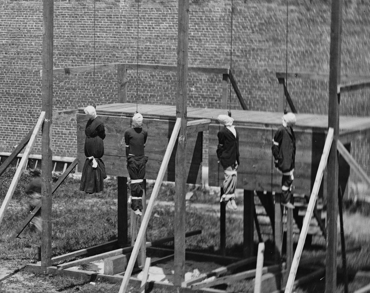 justpaulemerson's tweet image. Today in 1865, four of the the Lincoln Assassination conspirators were executed.
There were 8 conspirators in total and they were forced to wear these masks at all times while imprisoned by Secretary of War, Edwin Stanton.