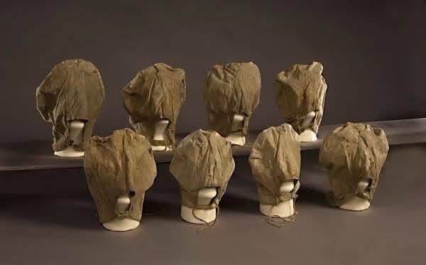 justpaulemerson's tweet image. Today in 1865, four of the the Lincoln Assassination conspirators were executed.
There were 8 conspirators in total and they were forced to wear these masks at all times while imprisoned by Secretary of War, Edwin Stanton.