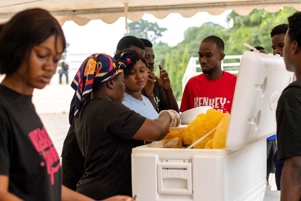 Noticeboardgh's tweet photo. โผ๏ธKNUST ALERTโผ๏ธ
Just had the most lit Clean Up Exercise & Kenkey Party at Royal Parade Grounds! If you missed it, you need to be here next time! Kenkey & Fried Fish vibes only!
#KNUSTSRC #KenkeyParty #CleanUpExercise https://t.co/fWJNoZHfFb