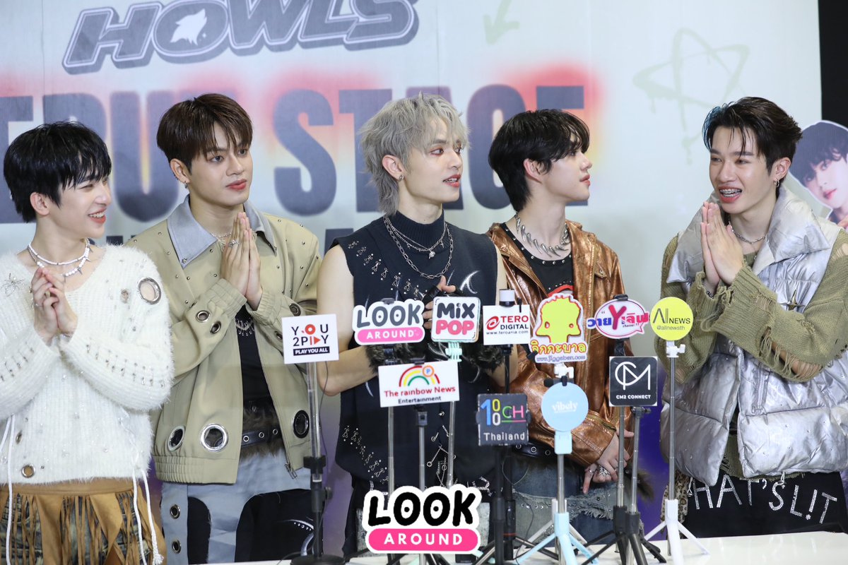 LookAround_TH's tweet image. หนุ่มๆวง "HOWLS" ช่วงสัมภาษณ์ ในงาน "𝐇𝐎𝐖𝐋𝐒 𝐃𝐄𝐁𝐔𝐓 𝐒𝐇𝐎𝐖𝐂𝐀𝐒𝐄𝐒" 

#HOWLS_DebutShowcase
#HOWLS_TH #HOWLS #MC999 
#JAMESNA #BBMETAS
#TerkNTW #Wanksda #TONHONYP #HOWLS_ล่ามใจ #TPOP
