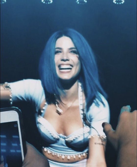 halseylnation's tweet image. On this day 7 years ago, July 11th 2018, Halsey takes the Hopeless Fountain Kingdom Tour to East Providence.
cr: @throwbackhals