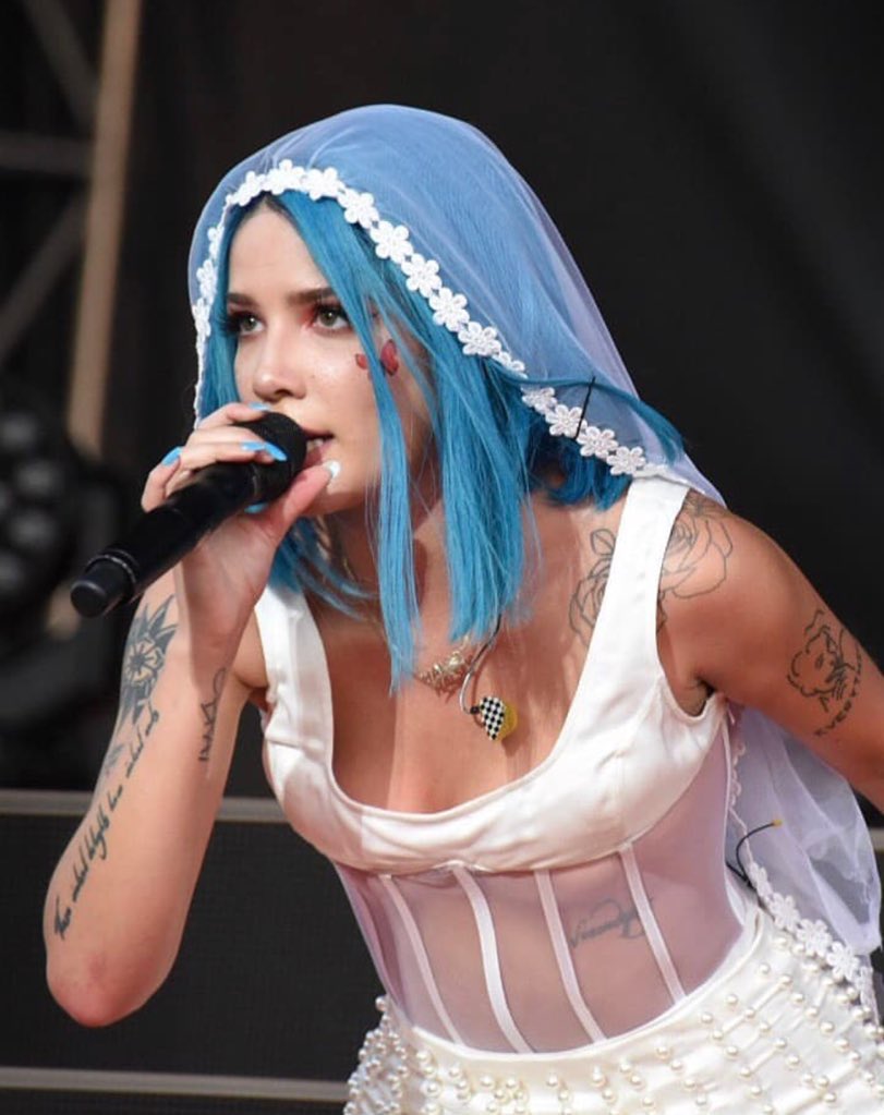 halseylnation's tweet image. On this day 7 years ago, July 11th 2018, Halsey takes the Hopeless Fountain Kingdom Tour to East Providence.
cr: @throwbackhals