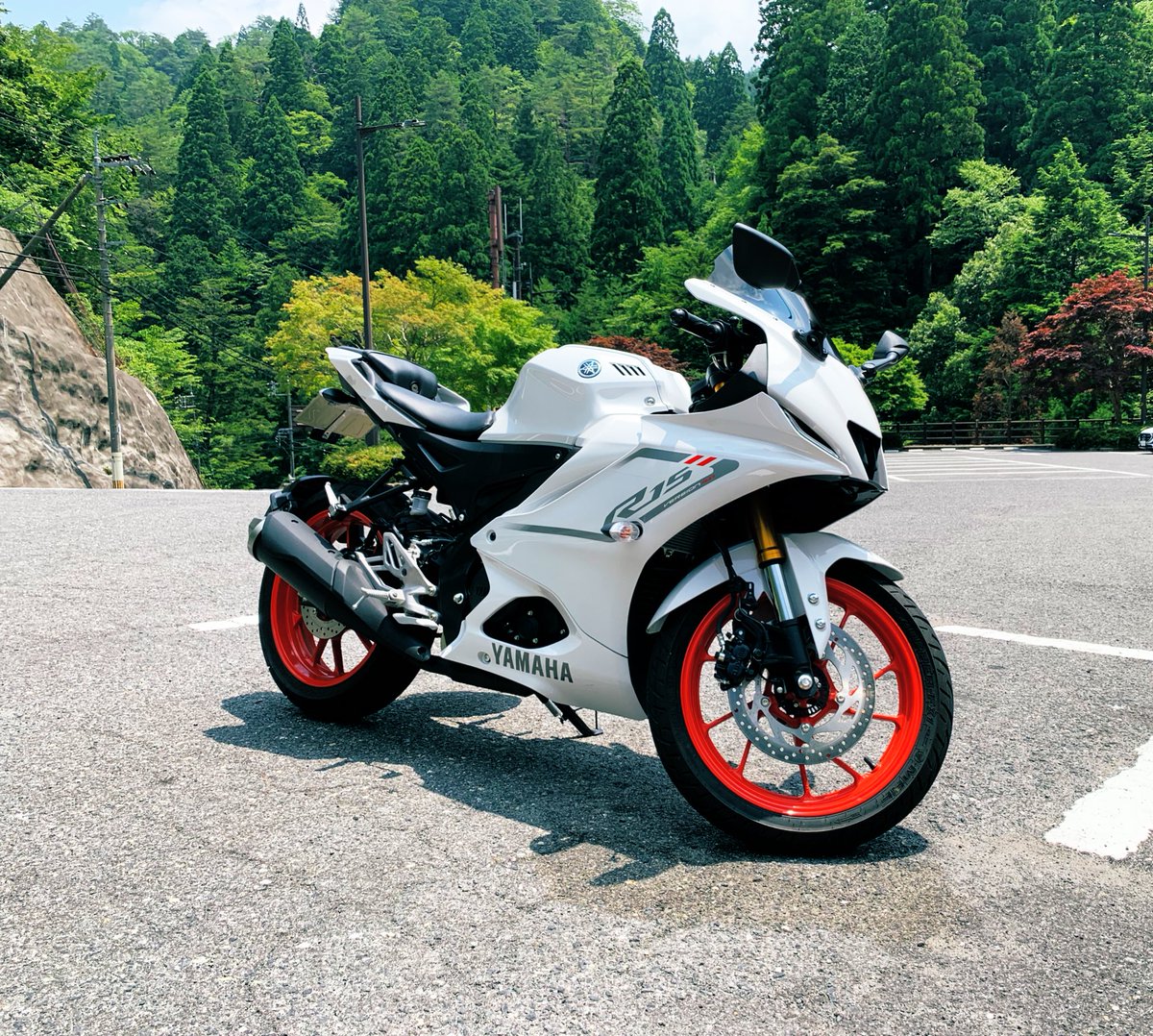 tenkanonorio's tweet photo. スカイウェイブ250→ZZR1100→
CBR1000RR→GSX-R125→YZF-R15

長いこと大型乗ってたからパワー不足はやっぱ感じちゃうけど今のバイク結構気に入ってる

でもお金さえあれば大型乗りたい🙄 https://t.co/kCCroN6URN