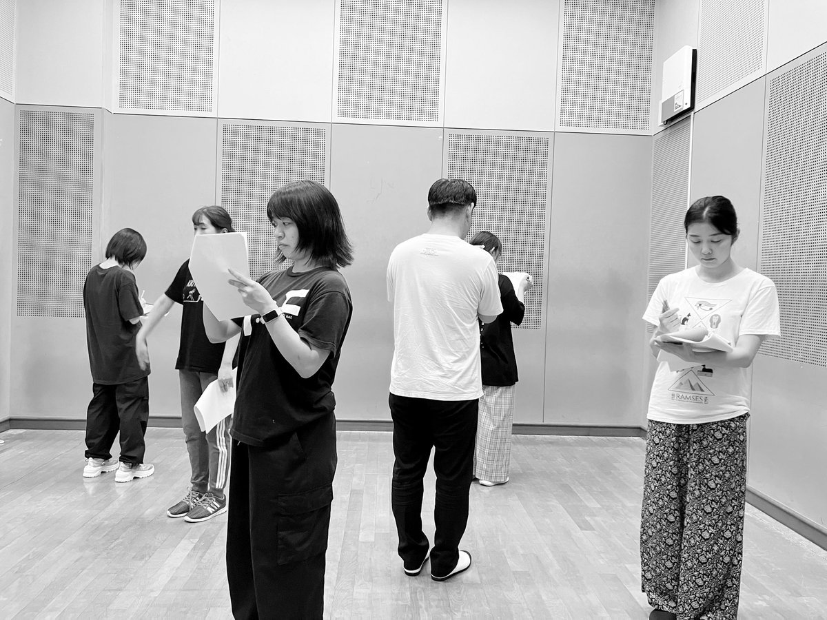 fukyo_wa's tweet image. 『SANC・SANC・SANC #2』
稽古進んでおります
初演の神戸アートビレッジセンター
(現:新開地アート広場)
と今回のウイングフィールドの特性の違いに四苦八苦しつつ
ウイングフィールドだからこそ、
な芝居を目指して奮闘中です
ご予約お待ちしております!
ticket.corich.jp/apply/378638/
#フキョウワ
