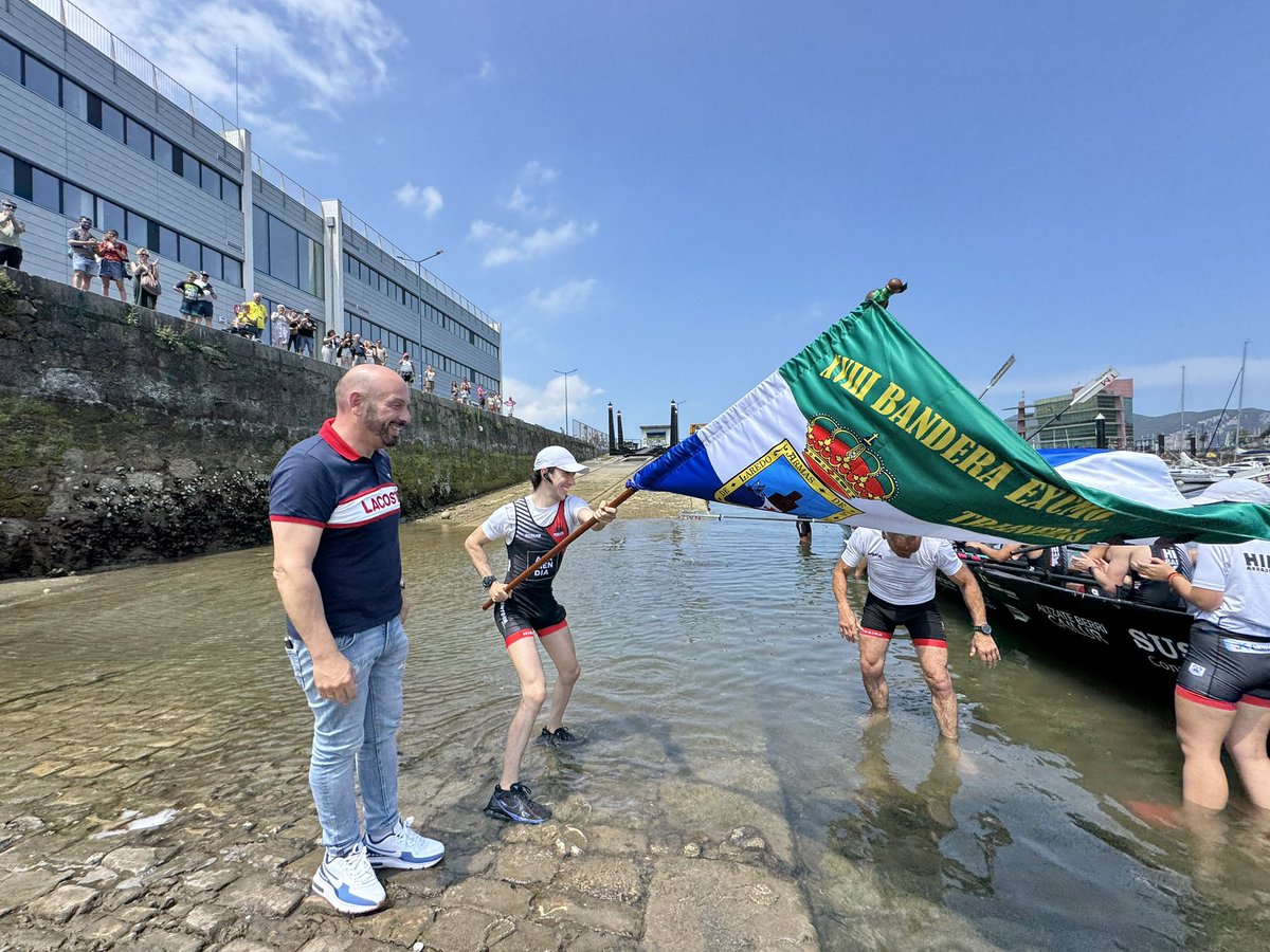 aytolaredo's tweet image. 🚣🏼‍♀️Este mediodía se ha disputado la XVIII Bandera Ayuntamiento de #Laredo en la bahía pejina.

🌊En la regata, puntuable para la Liga #ARC2, han competido 6 #traineras sobre una distancia de 3 millas (5.556 metros).

Enhorabuena a @Hibaika por la victoria👏🏻👏🏻👏🏻👏🏻