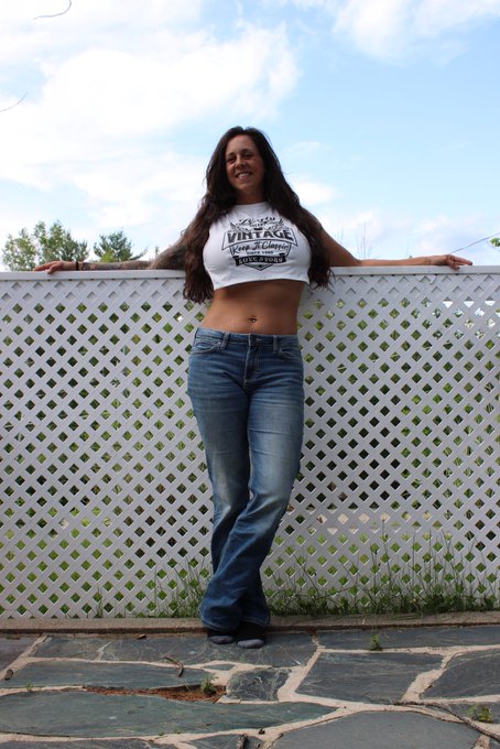 Watch Rae D's leaked NSFW photo on TwXstars