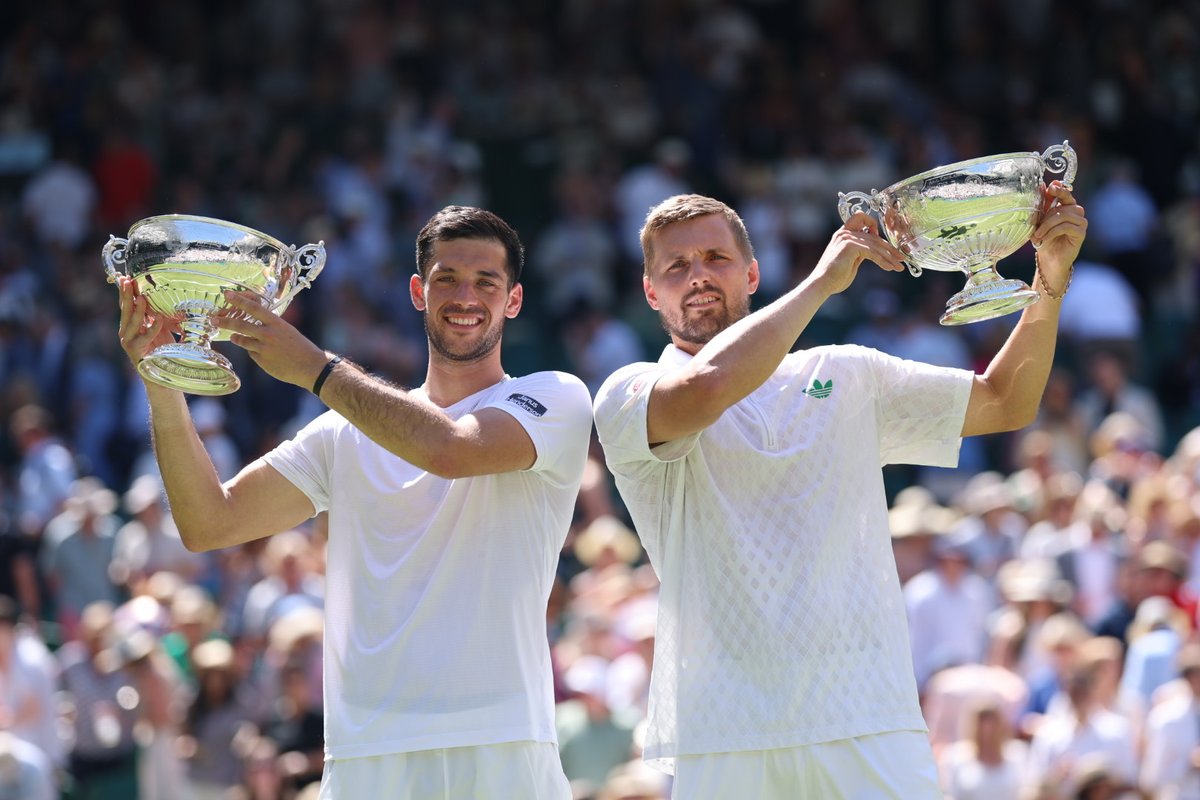 The first all-British Gentlemen's Doubles Champions in 89 years 🇬🇧

🏆 Julian Cash &amp; Lloyd Glasspool 🏆

#Wimbledon