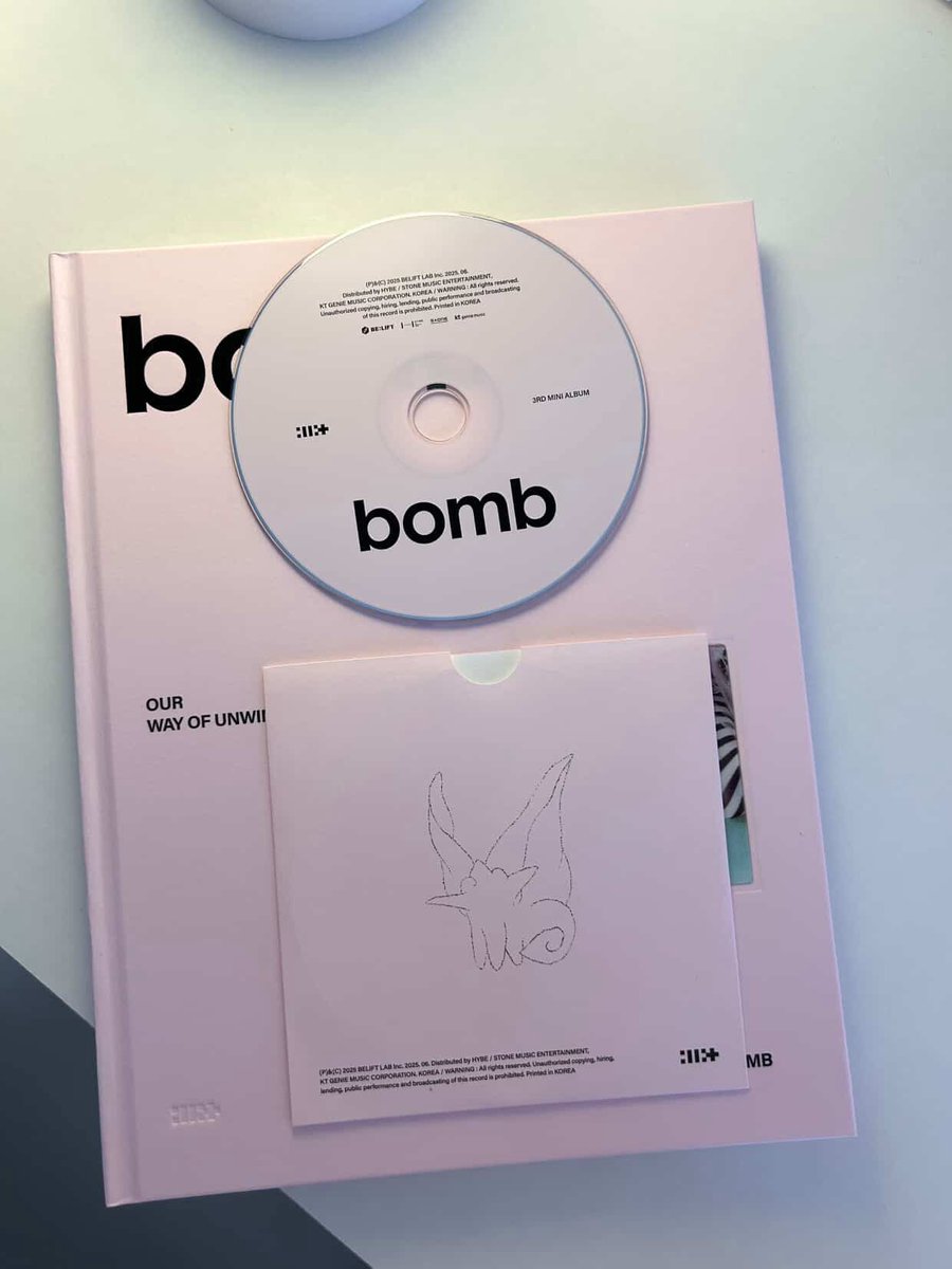 yunahthinker's tweet image. my illit album finally arrived .。.:*☆ the prettiest ever and i pulled yunah 🥺