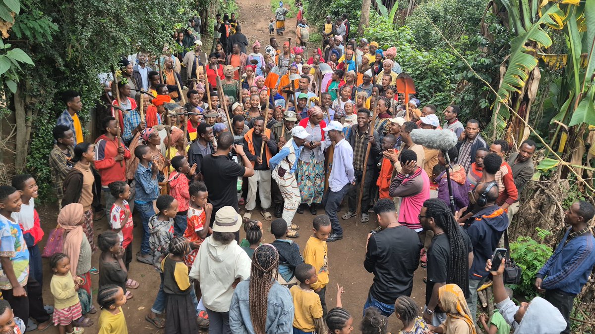 🌱
Our Climate Resilient Forest &amp; Landscape Restoration (CRFLR) Program is mobilizing communities to plant close to 500K seedlings (forest, fruit, coffee) across Oromia &amp; Sidama regions.
The project is supported by #KOICA.
<a href="/gggi_hq/">GGGI</a> <a href="/GGGIAfrica/">GGGI_Africa</a> 
<a href="/KoreainEthiopia/">Korean Embassy in Ethiopia & Mission to the AU</a>