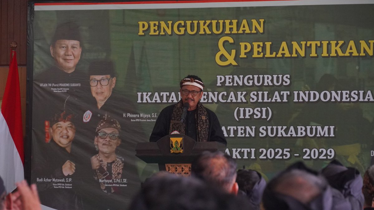 DISKOMINFOSAN's tweet image. Pemkab Sukabumi dorong IPSI lakukan pembinaan terstruktur demi majukan pencak silat daerah.

💬 “Cari bibit dan bina secara maksimal,” ujar Bupati.

📍 Pelantikan IPSI Sukabumi
🔗 web.sukabumikab.go.id/web/b/5954.asp

#PencakSilat #Sukabumi #IPSI #SilatSukabumi #BKPorprov #PemkabSukabumi