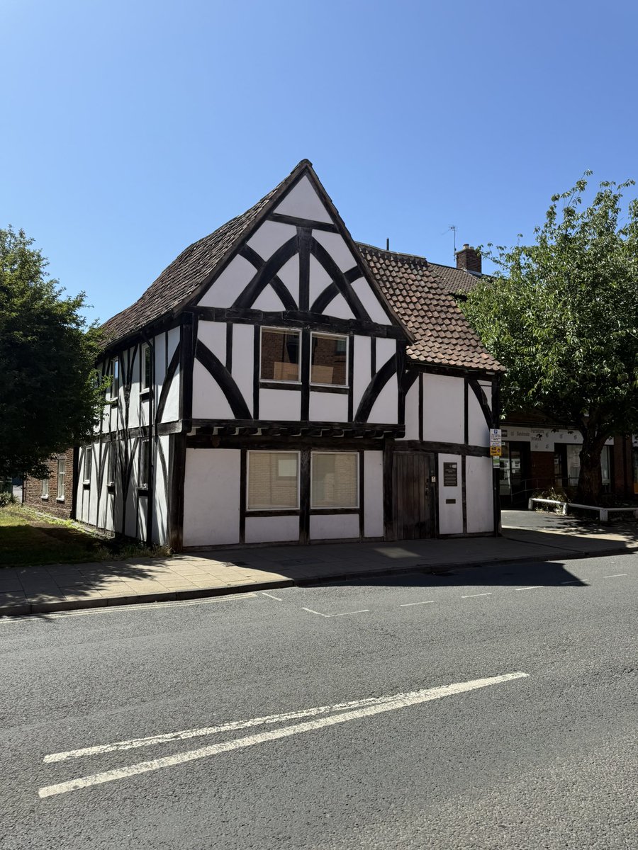 With time to kill while my car was regassed I pretended to be a tourist in my own city!