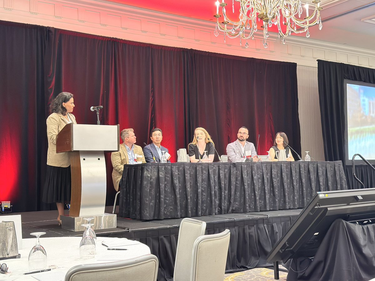 ChristianRolfo's tweet image. Great discussions and questions at the panel debate on the #ASCO25 Review at @OhioStateMedOnc 
@lingbin_meng @AsrarAlahmadi @LoganRoofMD @HasanovLab @DCarboneMD @AshishManne 
@OSUCCC_James