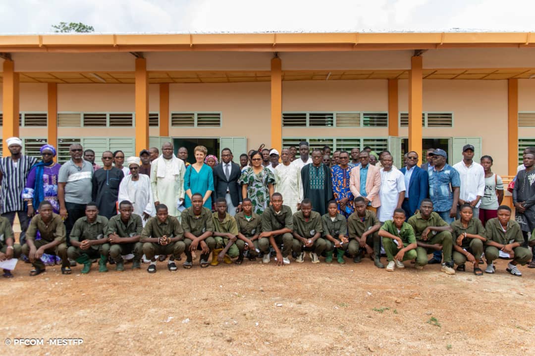 Gouvernement du Bénin 🇧🇯 (@gouvbenin) on Twitter photo #Gouvbenin | #Wasexo | #BeninDiplomatie | #EducationBenin |
Réforme de la formation professionnelle : De nouvelles infrastructures au Lycée Technique Agricole d’INA
🌐 Retrouvez l'article intégral sur le site du Gouvernement => gouv.bj/article/3156/ #Gouvbenin | #Wasexo | #BeninDiplomatie | #EducationBenin |
Réforme de la formation professionnelle : De nouvelles infrastructures au Lycée Technique Agricole d’INA
🌐 Retrouvez l'article intégral sur le site du Gouvernement => gouv.bj/article/3156/