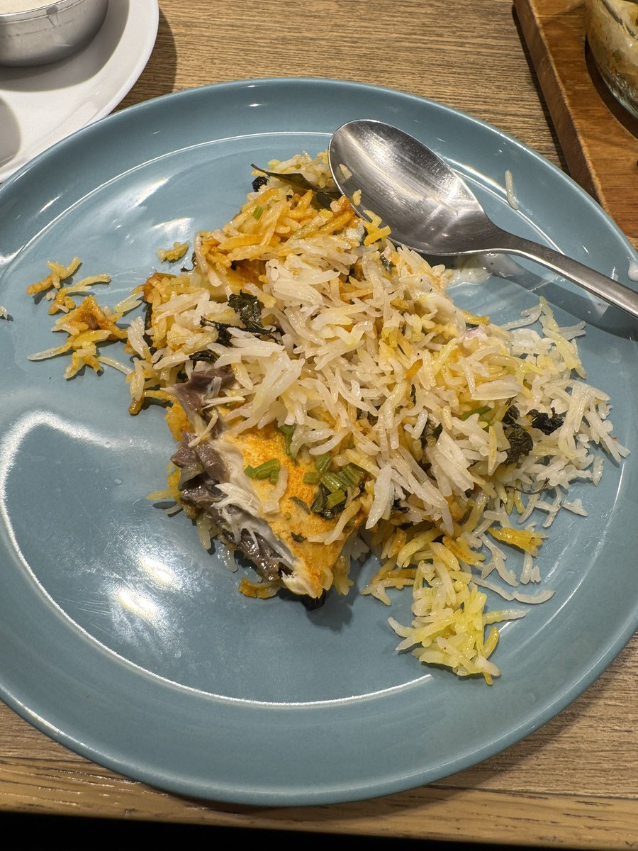 エリックサウスの一人前づつ炊いてくれるスペシャルビリヤニを食べてきた。今日は鯖。鯖とライタの相性が良くて本当に美味しいんだよね。