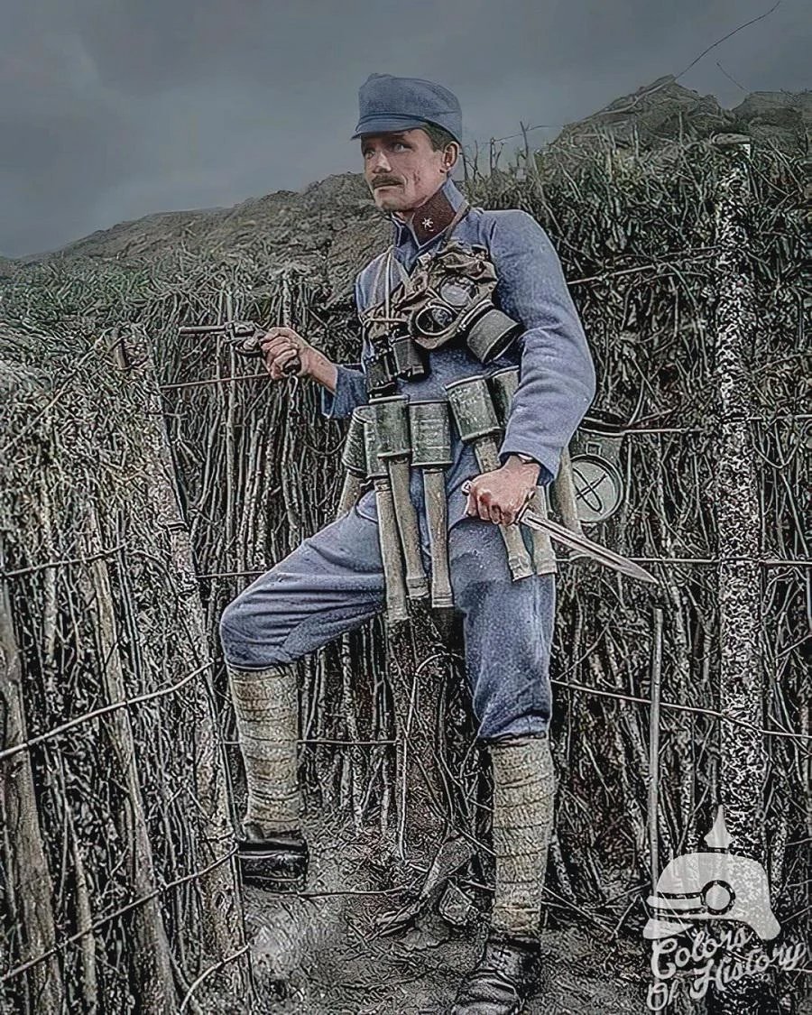 It's interesting how the Death Korps of Krieg are trench warfare specialists, but you almost never see them as dedicated trench raiders.

20 grenades, hotshot laspistol, and combat knife would go hard.