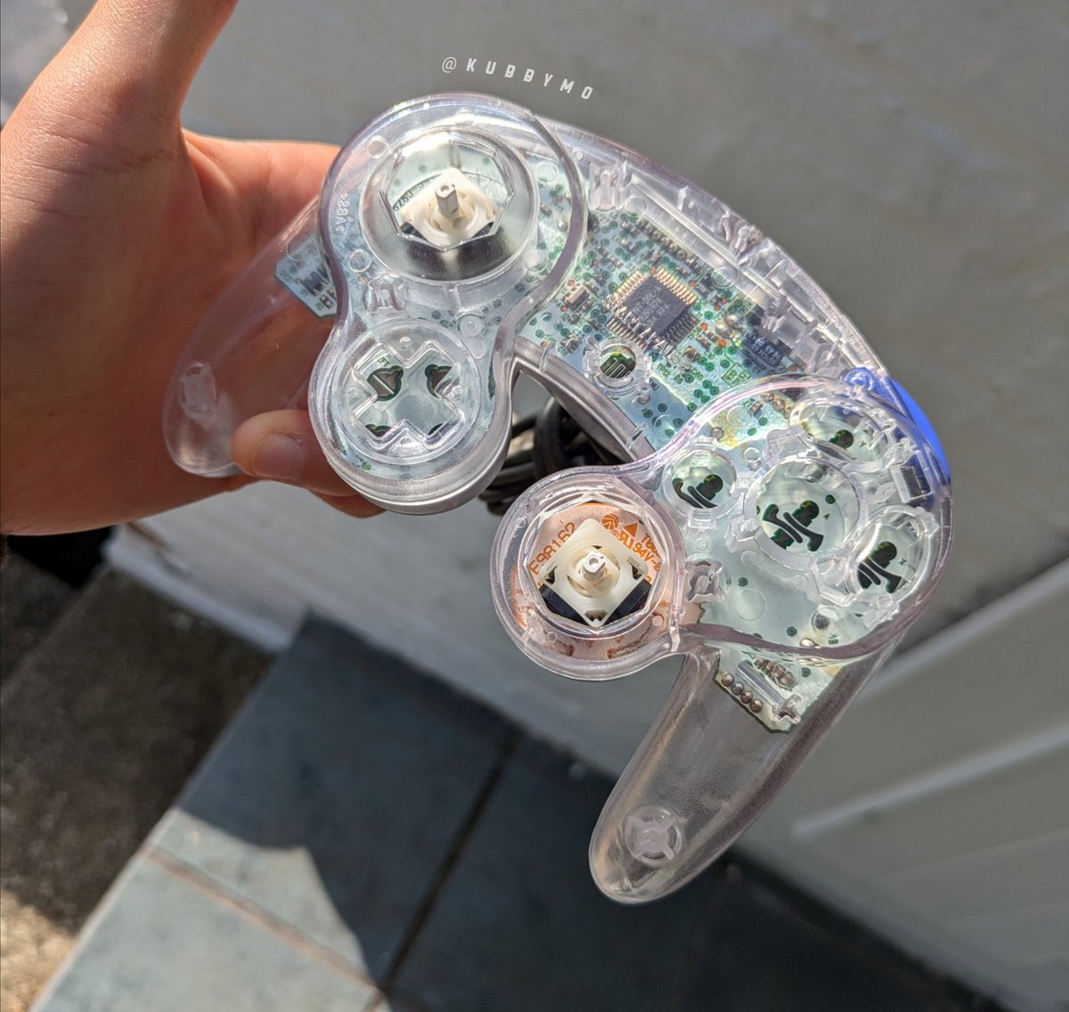 Kubbymo's tweet image. pov you wish electronics were still made like this #gamecube #nintendo