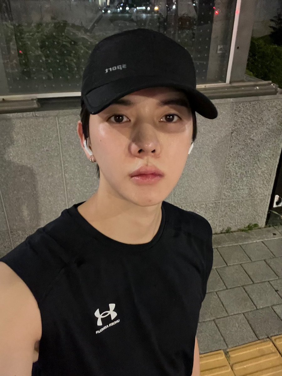 [FANCAFE] 
🐰I ran for 10km without resting!

#REN #ChoiMingi #렌 #최민기 #NUEST #뉴이스트