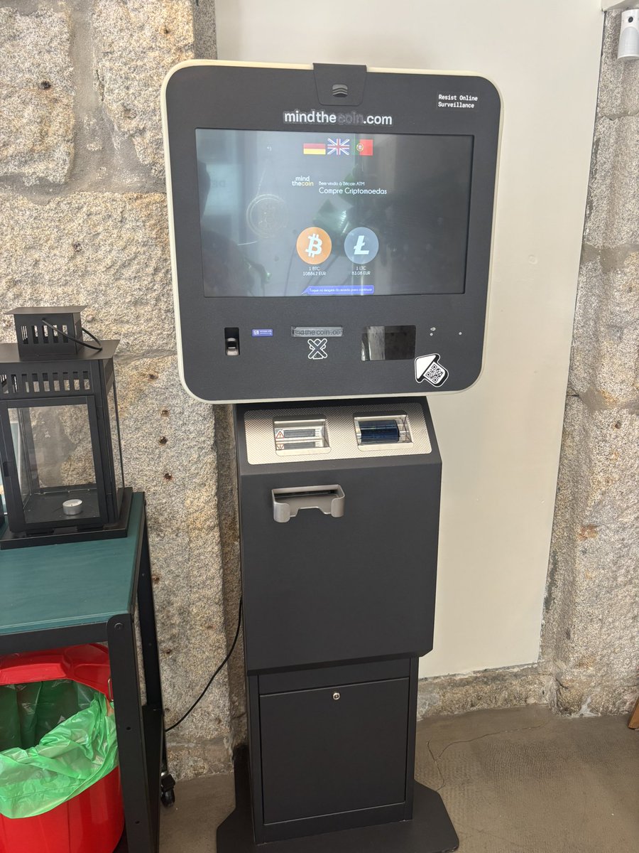 Petit passage au french fries factory à #Porto #Portugal 🇵🇹 pour voir à quoi ressemble l’ATM pour acheter du #bitcoin / #Litecoin. Et seulement pour l’achat, pas pour de la vente. 

coinatmradar.com/bitcoin_atm/88…
