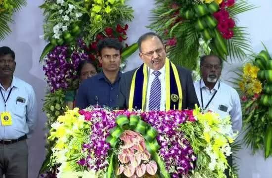 suraj_sharma7's tweet image. हमें अपनी स्वदेशी तकनीक विकसित करनी होगी। यहाँ #OprationSindoor का ज़िक्र किया गया। हमें इस बात पर गर्व है कि इसमें कितनी स्वदेशी सामग्री थी! हमने पाकिस्तान के आर-पार 9 आतंकवादी ठिकानों पर निशाना लगाने का फ़ैसला किया, ये सीमावर्ती इलाक़ों में नहीं थे। (1/1)