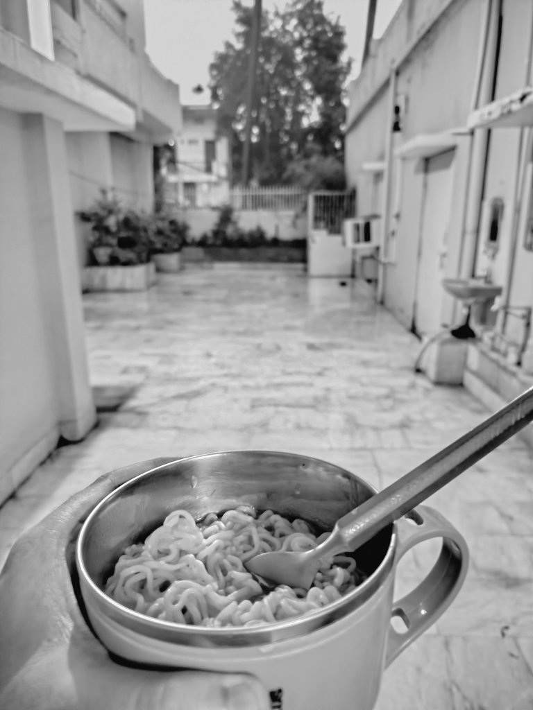 <a href="/HMDdevicesIN/">HMD India</a> Monsoon rain and noodles #ShotonHMD