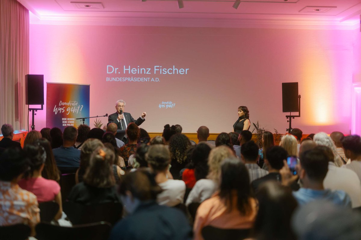 bankimooncentre's tweet image. Zivilgesellschaft, Politik und Jugendinitiativen kamen im Wiener Konzerthaus zusammen, um über die Zukunft der Demokratie zu sprechen. Dabei: BKMC Co-chair Dr. Heinz Fischer, Bundespräsident a.D., der betonte: Demokratie ist nur mit echter Teilhabe und offenem Dialog lebendig!