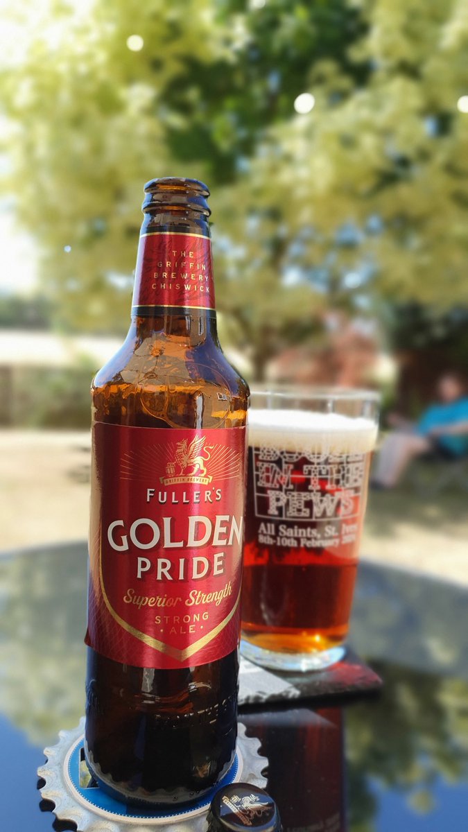 Sunny Saturday scene .. <a href="/FullersBrewery/">Fuller's Brewery</a> 
#gardenbeer #weekend #sunshine ☀️🍻