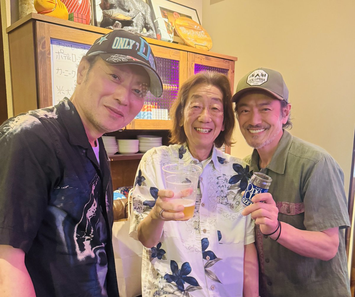 海援隊の臣さんがゲストということで大森くんと山口さんのWスギタのトークライブへ行ってきました。菊池均也くんとも一緒になり沢山笑わせて頂きました。

#海援隊
#千葉和臣
#大森ヒロシ
#山口良一 
#菊池均也 
#山崎銀之丞