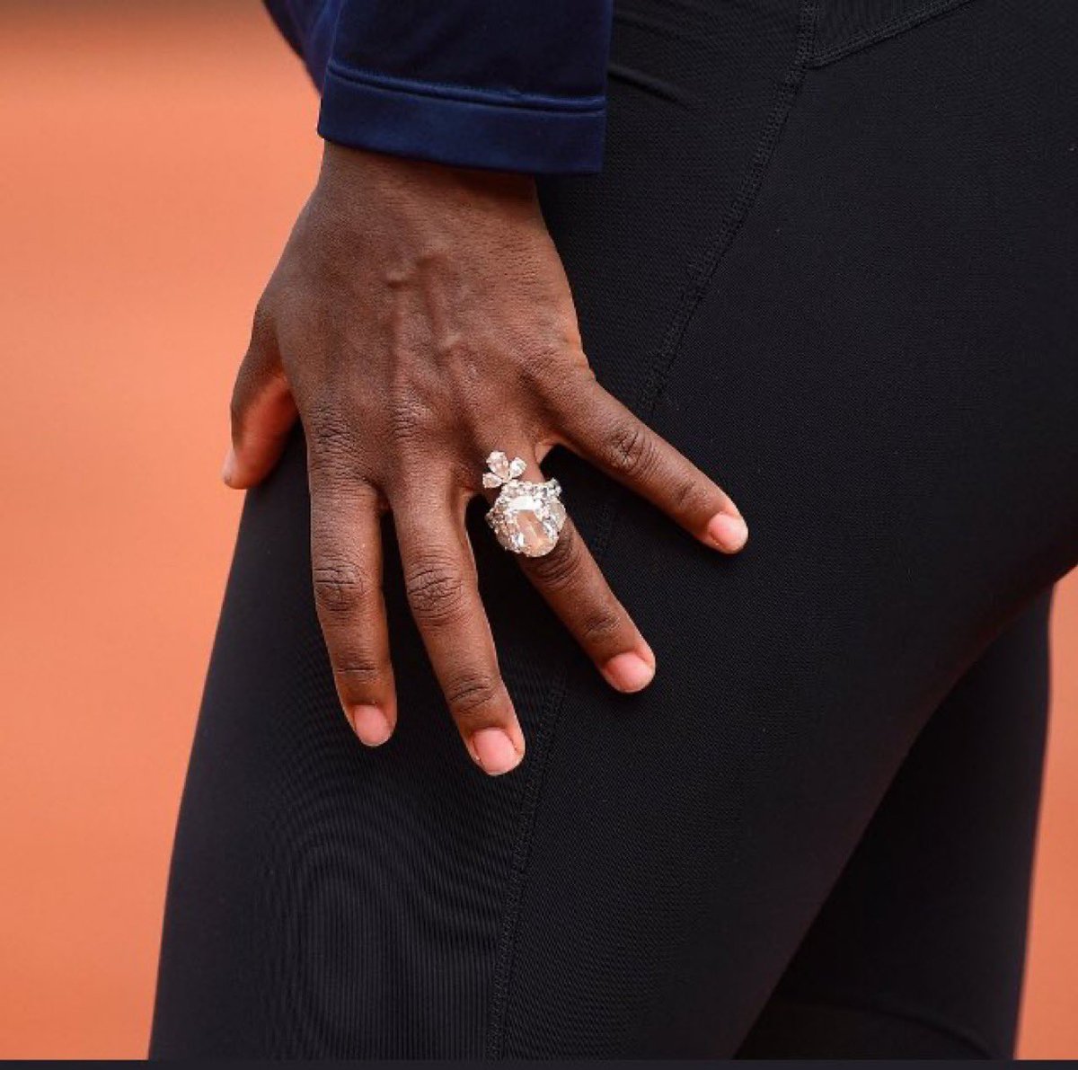 DontwakehimCj's tweet image. Serena spotted wearing her wedding ring during practice