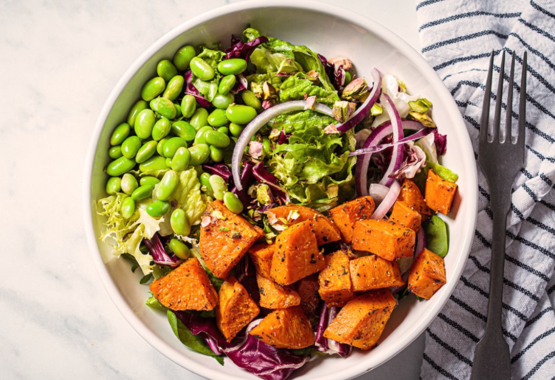 HeartandStroke's tweet image. Enjoy this plant-based salad warm or cold, it’s sure to become a favourite. 🥬🍠 Try out this recipe, today: bit.ly/4ex23q1!