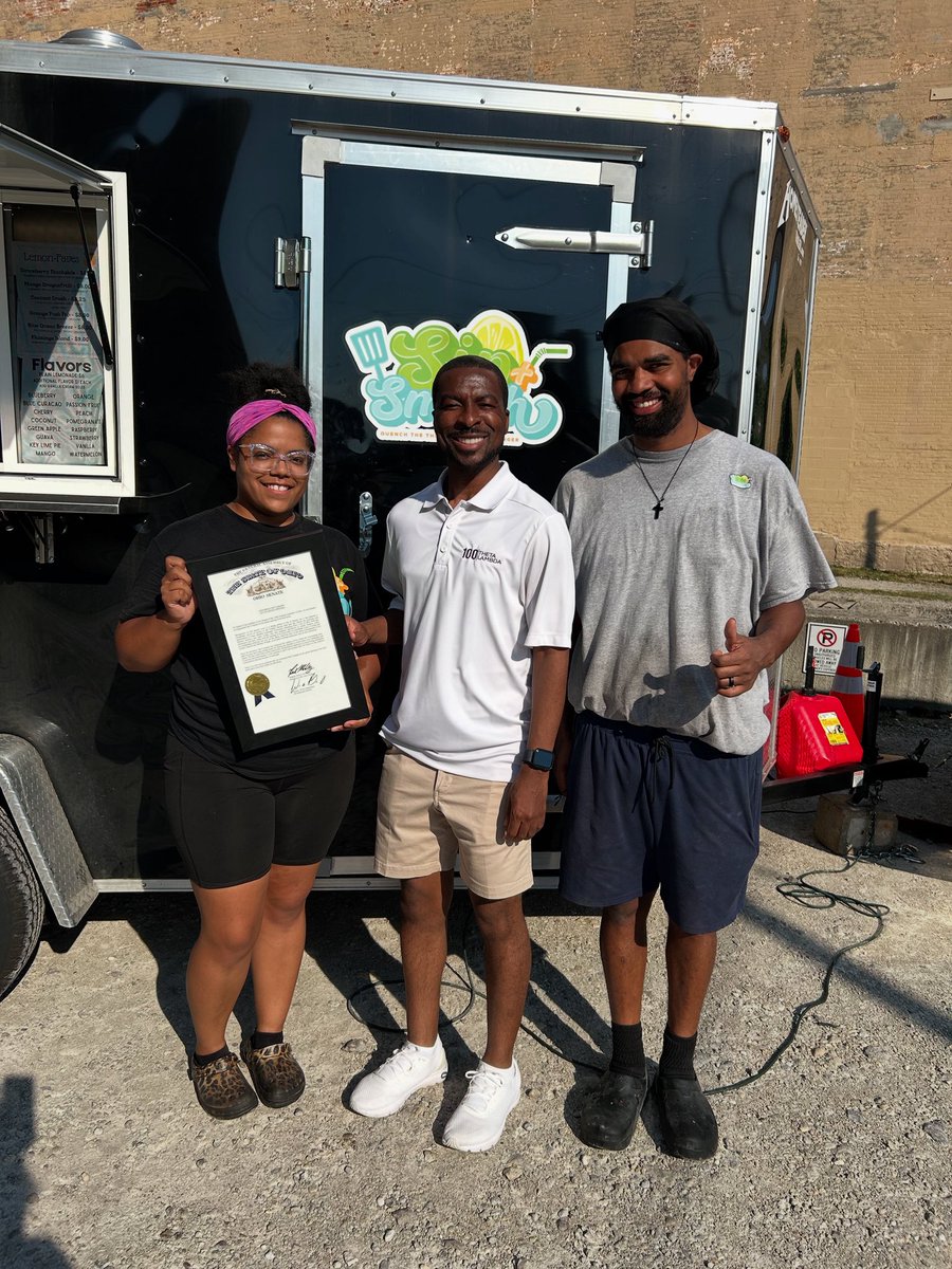 willisb_jr's tweet image. Stopped by to support Sip N Smash food truck! Whenever you get a chance go get a burger and some lemonade, you won’t be disappointed!