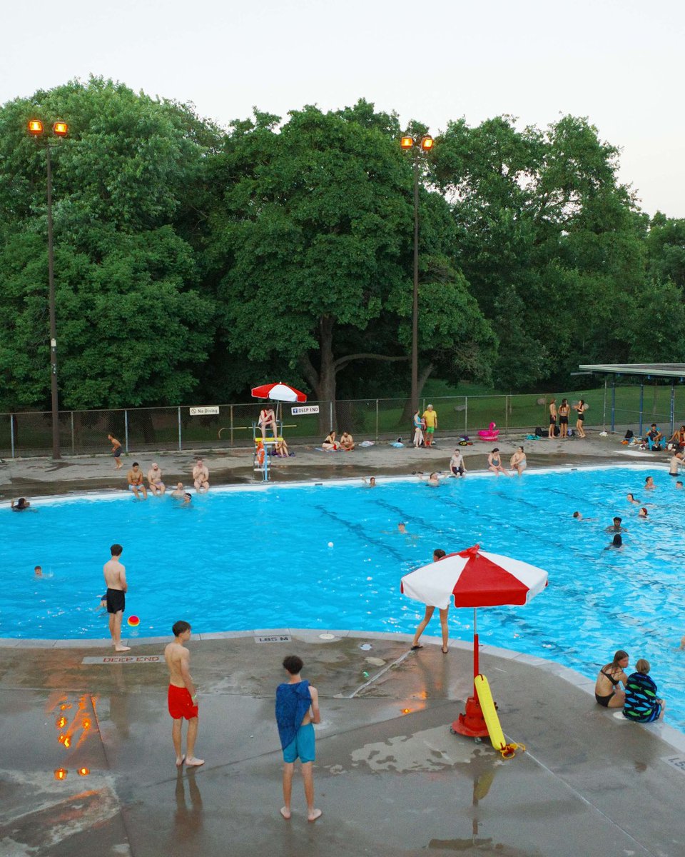 TorontoPFR's tweet image. Environment Canada’s heat warning has been extended. The following outdoor pools will be open until 11:45 p.m. tonight,
📍 Alex Duff
📍 Fairbank
📍 Halbert Park (until 9 p.m.)
📍 McGregor
📍 Monarch
📍 North Toronto
📍 Smithfield
📍 Sunnyside
toronto.ca/Swim