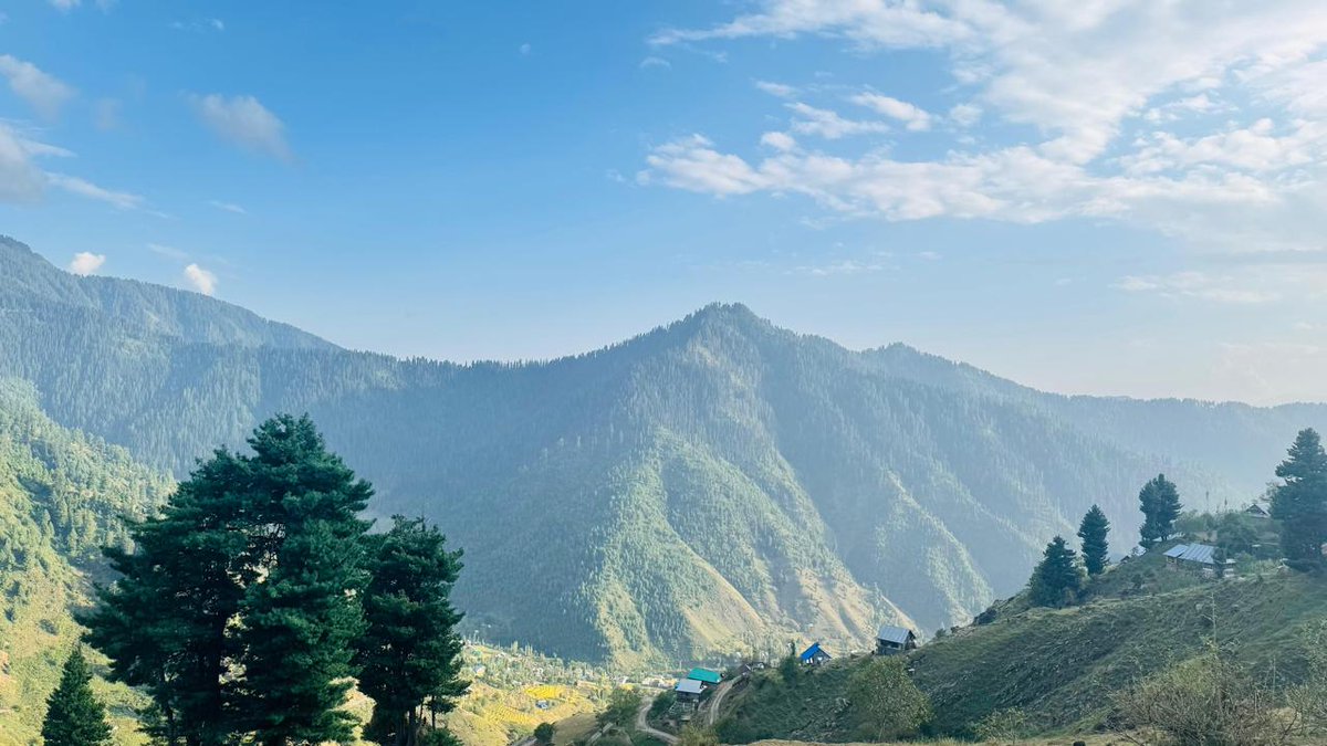 sumaiyalone_'s tweet photo. Somewhere at the peak. https://t.co/KGAWCVP3GA