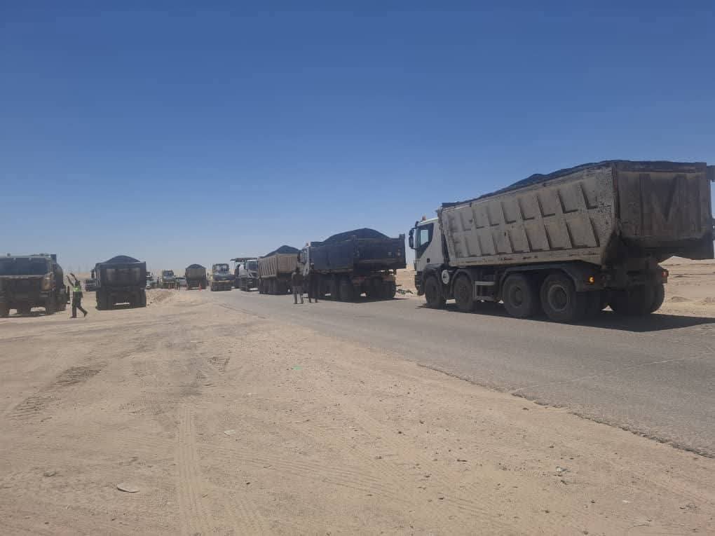 البدء في رصف الطبقة الثانية لطريق اجدابيا أوجلة، بدئا من بوابة الـ60.

#أوجلة_ليبيا